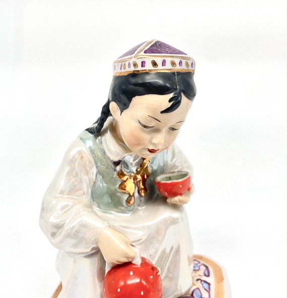 Vintage sculpture "Uzbek girl" Dulevo