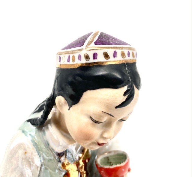 Винтажная скульптура «Девочка-узбечка» Дулево