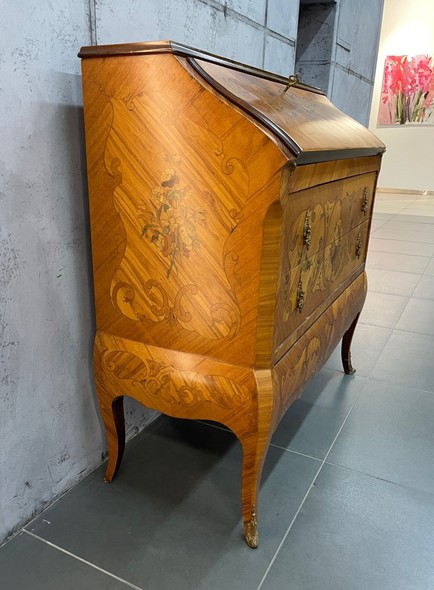 Antique chest of drawers, rococo