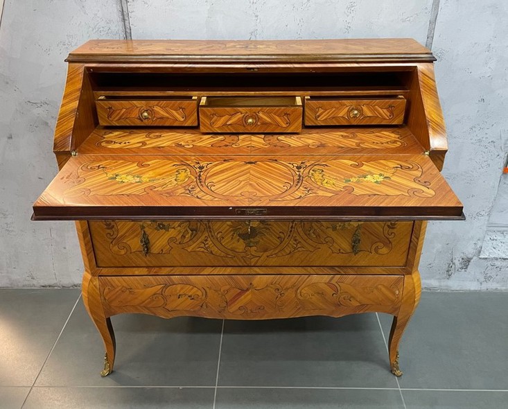 Antique chest of drawers, rococo