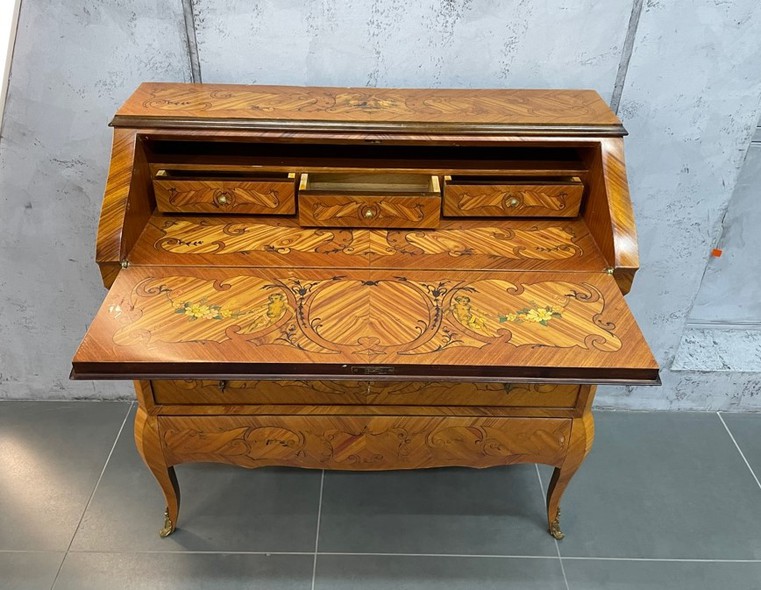 Antique chest of drawers, rococo