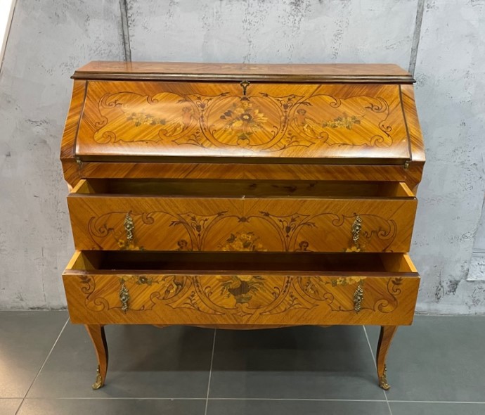 Antique chest of drawers, rococo