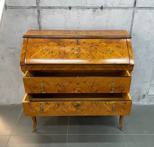 Antique chest of drawers, rococo