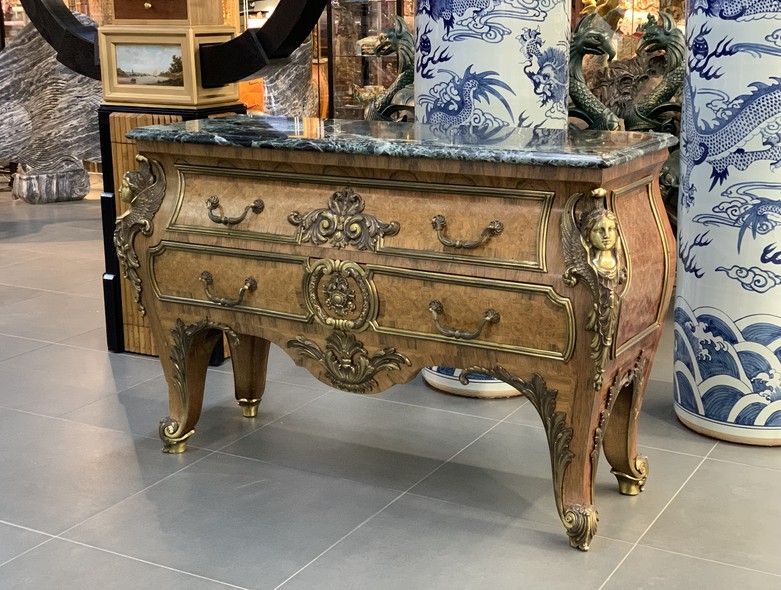 Antique chest of drawers