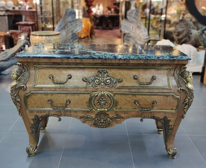 Antique chest of drawers