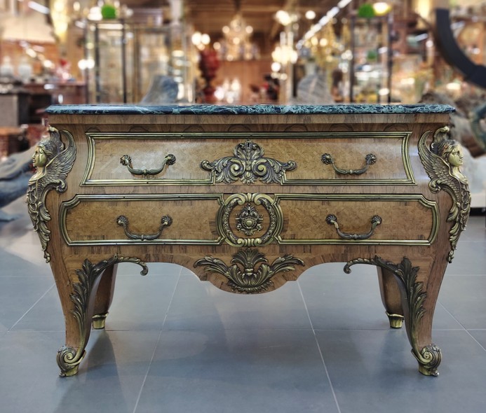 Antique chest of drawers