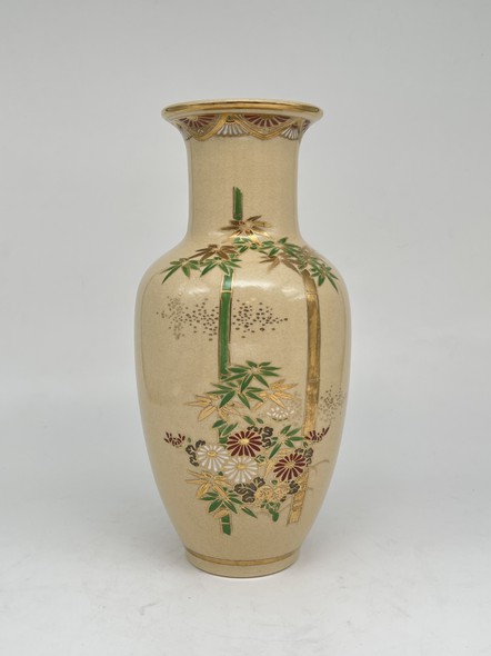 Antique vase made in the Satsuma workshops.