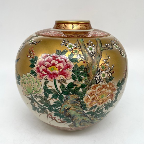 Antique vase Kutani