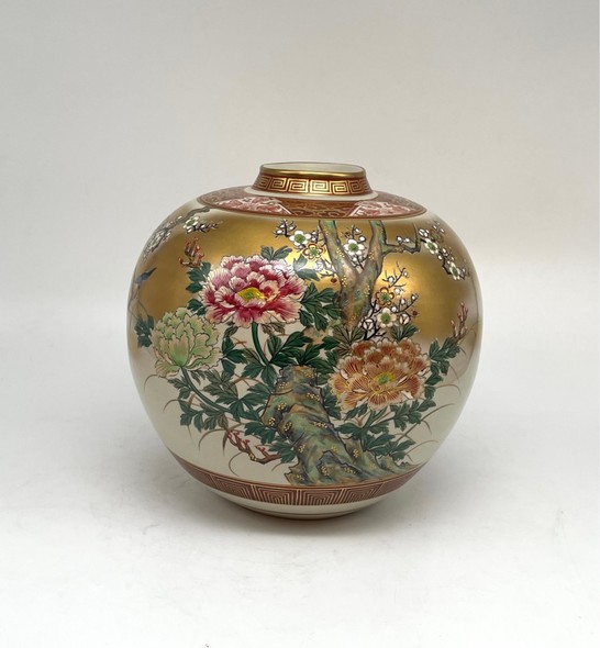 Antique vase Kutani