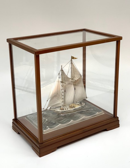 Винтажная модель
парусной яхты