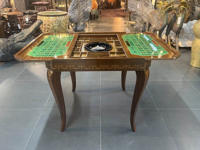 Vintage gaming table