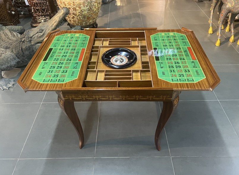 Vintage gaming table