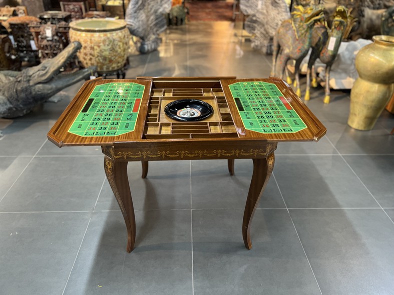 Vintage gaming table
