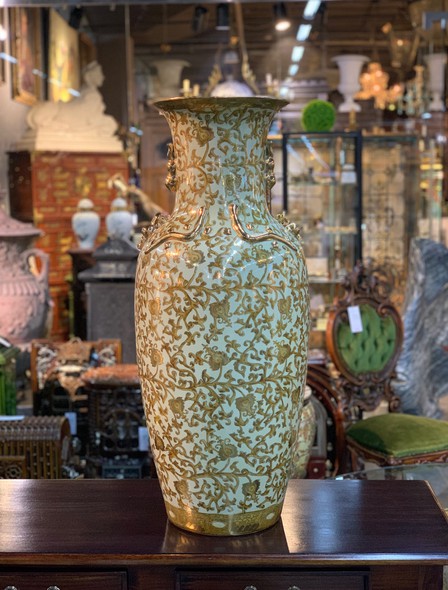 Большая антикварная ваза