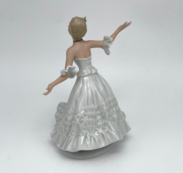 Винтажная статуэтка 
"Танцовщица"