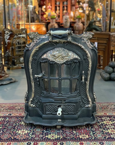 Antique stove "Salamandra"