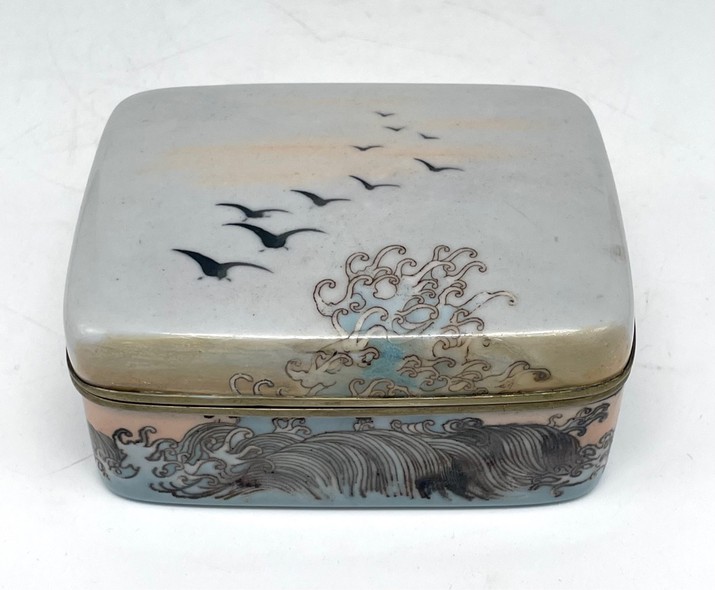 Antique cloisonne box "Birds over the waves"