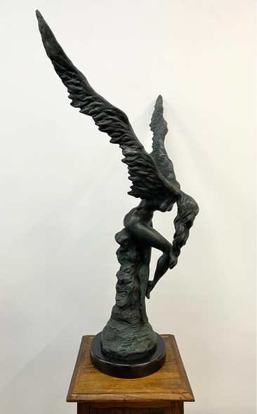 Антикварная скульптура «Алкиона»