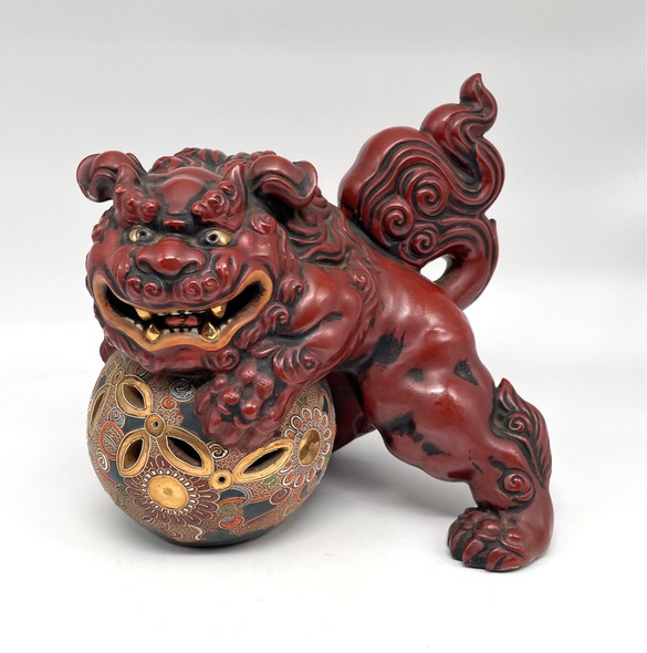 antique pho dog sculpture