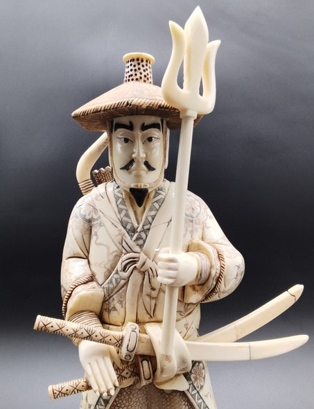 Антикварная скульптура "Воин - Страж", Япония, кость