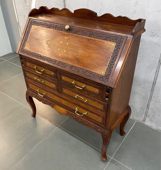 Antiquarian office-secretary