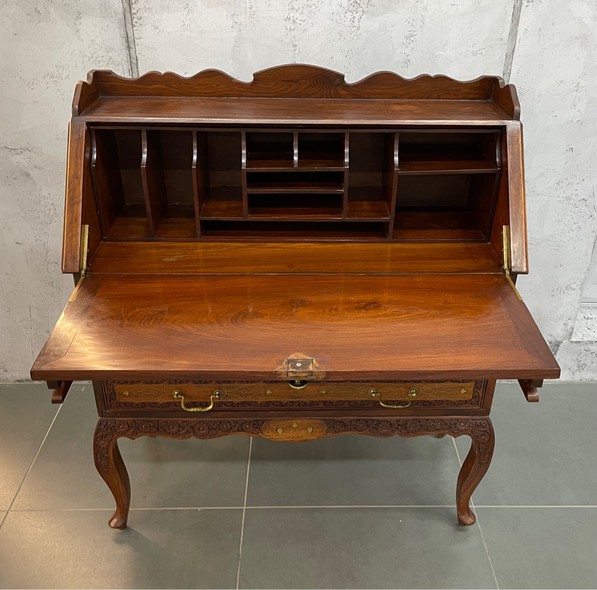 Antiquarian office-secretary