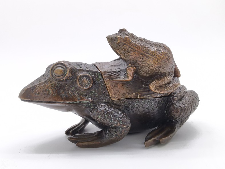 Скульптура-шкатулка «Лягушка с лягушонком»
