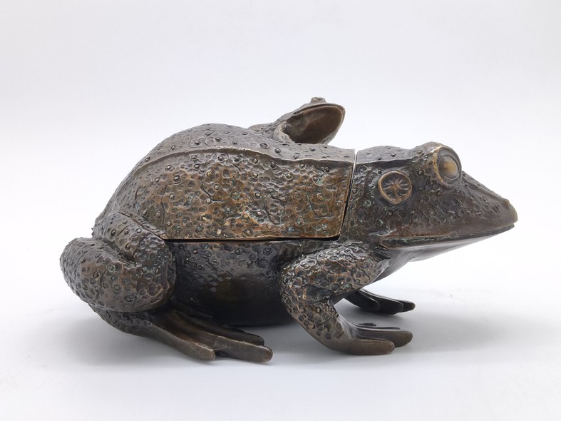 Скульптура-шкатулка «Лягушка с лягушонком»