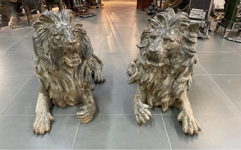 Старинные парные скульптуры «Львы»