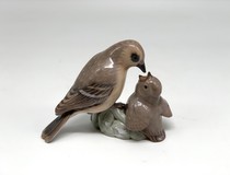 Антикварная статуэтка «Птица и птенец» Бинг и Грендаль