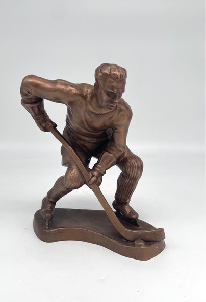 Винтажная скульптура «Хоккеист»