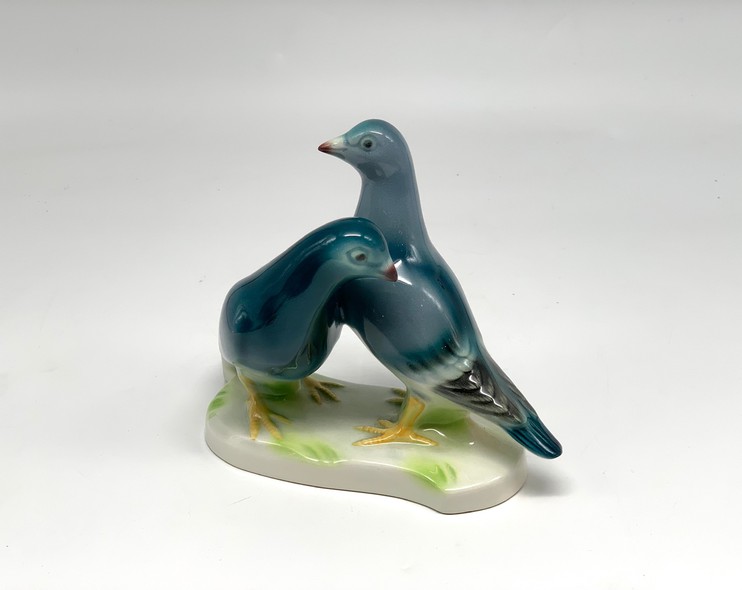 Antique figurine "Doves"