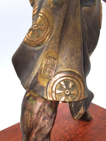 Антикварная скульптура «Самурай-лучник»