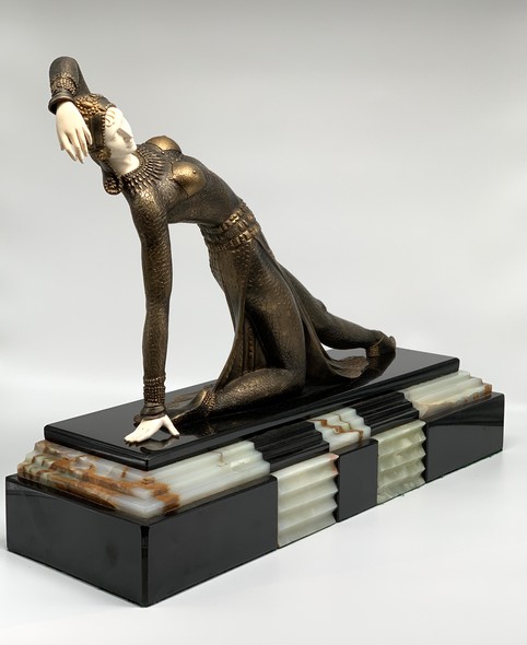 Антикварная скульптура «Танцовщица хинду»