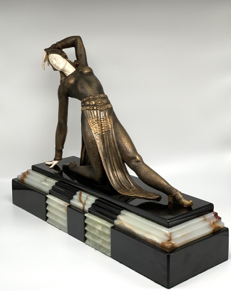 Антикварная скульптура «Танцовщица хинду»