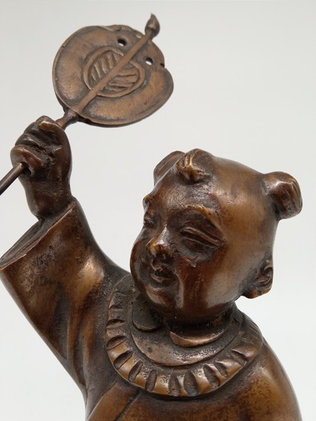 Антикварная скульптура «Мальчик с гумбаем»