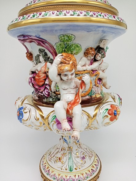 Antique vase of Capodimonte