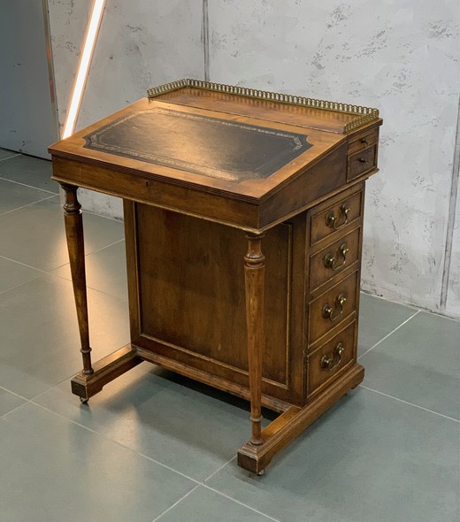 Antiquarian office-secretary