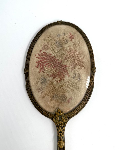 Антикварное ручное зеркало с вышивкой