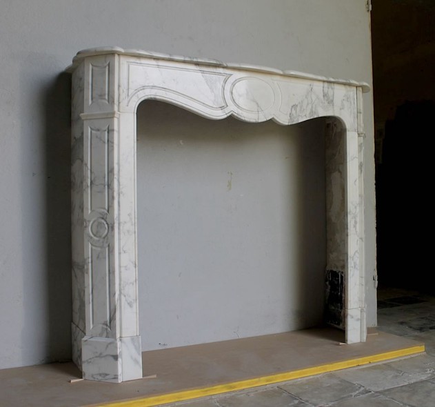 Антикварный каминный портал Помпадур