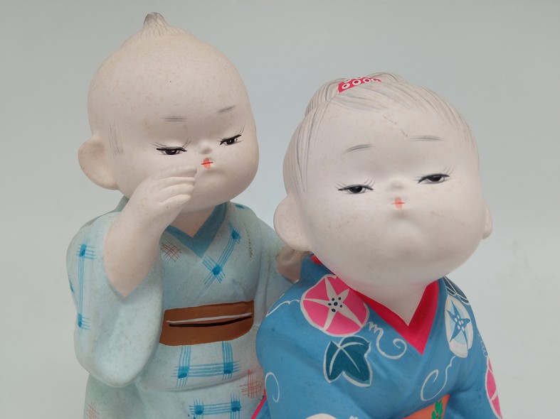 Винтажная скульптура «Дети в кимоно»
