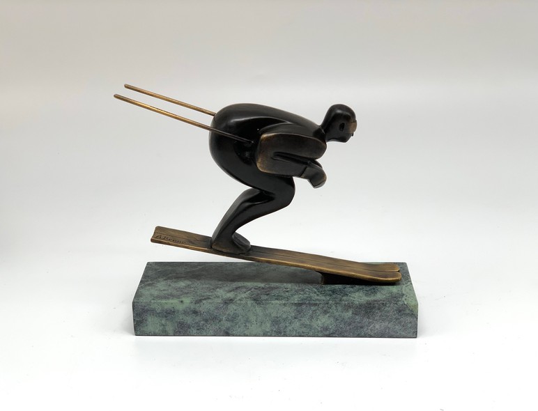 Sculpture "Skier"