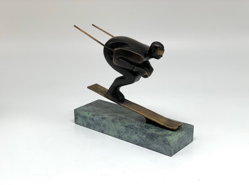 Sculpture "Skier"