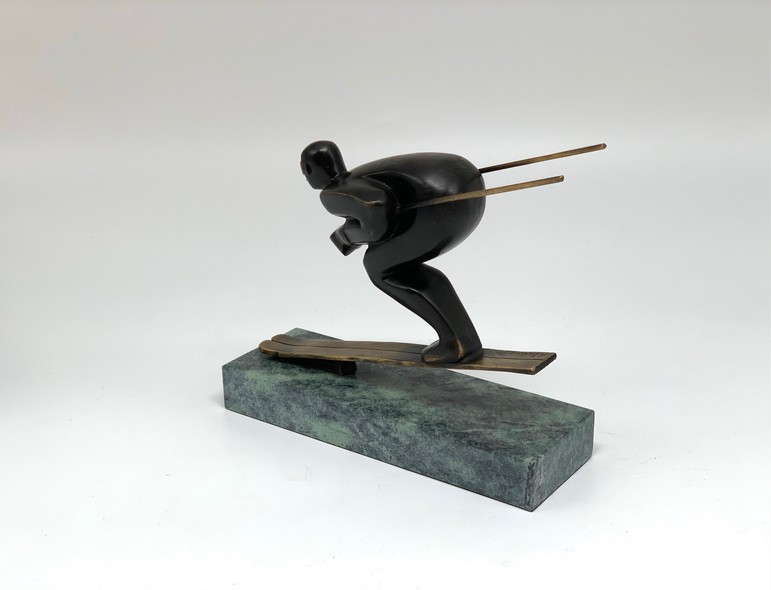 Sculpture "Skier"