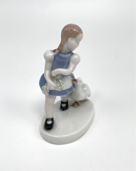 Vintage figurine "Girl and goose"