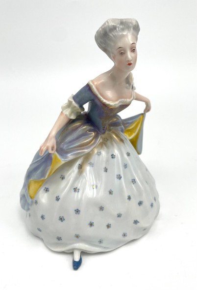 Vintage figurine "Court lady"