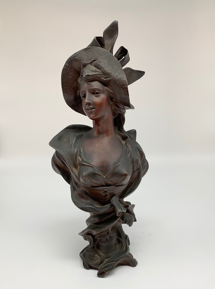 Antique bust "Girl"