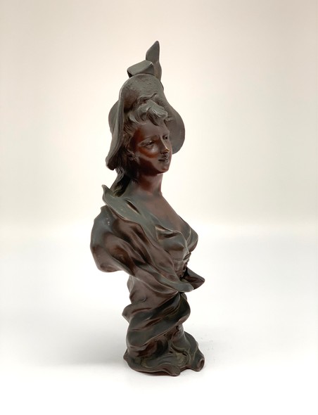 Antique bust "Girl"