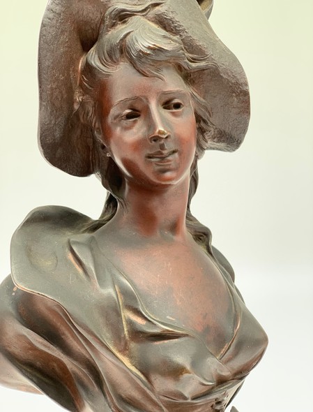 Antique bust "Girl"