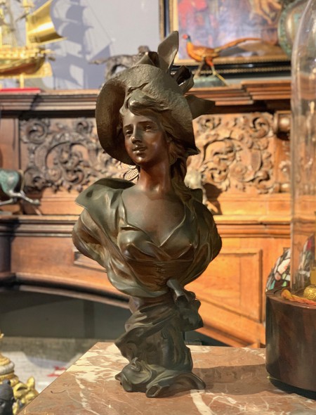 Antique bust "Girl"